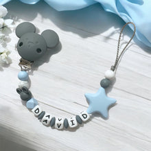 Lade das Bild in den Galerie-Viewer, Schnullerkette mit Namen Silikon Junge blau grau Mickey Maus