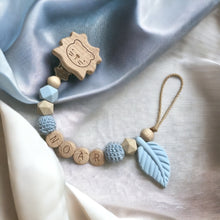 Load image into Gallery viewer, Schnullerkette mit Namen Junge Silikon Holz beige blau Löwe