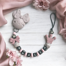 Charger l'image dans la galerie, Schnullerkette personalisiert mit Namen Mädchen altrosa leo Maus Silikon