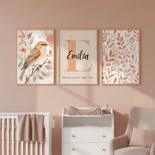 Load image into Gallery viewer, Kinderzimmer Bilder 3 Poster Set Wanddeko personalisiert Dekoration Mädchen Vogel Blumen apricot beige