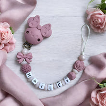 Lade das Bild in den Galerie-Viewer, Schnullerkette für Mädchen mit Namen Silikon rosa altrosa Maus