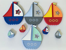 Lade das Bild in den Galerie-Viewer, Schnullerkette Set mit Namen Junge Silikon blau weiß