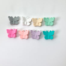 Lade das Bild in den Galerie-Viewer, Schnullerkette Silikon personalisiert mit Namen Mädchen rosa weiß