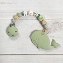 Lade das Bild in den Galerie-Viewer, Beißkette personalisiert mit Namen Junge