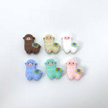 Lade das Bild in den Galerie-Viewer, Personalisierte Schnullerkette mit Namen Silikon Bär braun beige