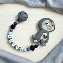 Lade das Bild in den Galerie-Viewer, Baby Beißkette Beißring mit Namen Junge Silikon blau grau Faultier