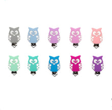 Lade das Bild in den Galerie-Viewer, Schnullerkette mit Namen Junge Silikon Bär schwarz weiß