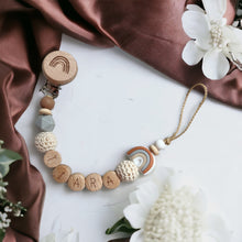 Lade das Bild in den Galerie-Viewer, Schnullerkette mit Namen Holz Regenbogen