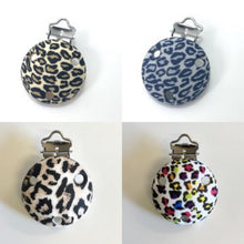 Lade das Bild in den Galerie-Viewer, Schnullerkette mit Namen Mädchen Silikon schwarz beige braun leo