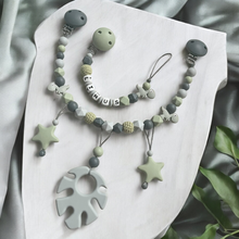 Lade das Bild in den Galerie-Viewer, Schnullerkette Set mit Namen Junge Silikon grün grau