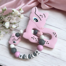 Lade das Bild in den Galerie-Viewer, Beißring Rassel mit Namen Mädchen Silikon Rehkitz rosa grau