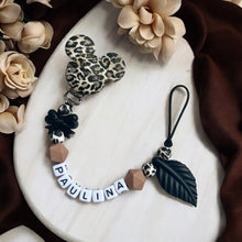 Lade das Bild in den Galerie-Viewer, Schnullerkette mit Namen Mädchen Silikon schwarz beige braun leo