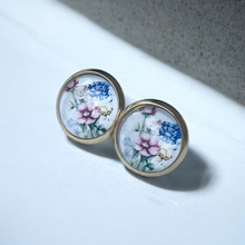 Lade das Bild in den Galerie-Viewer, Edelstahl Ohrringe Ohrstecker gold silber roségold Farbauswahl Blumen Geschenk Schmuck