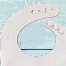 Lade das Bild in den Galerie-Viewer, Sillki Silikonlätzchen mit Auffangschale rosa