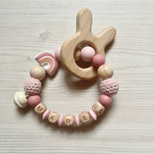 Lade das Bild in den Galerie-Viewer, Beißring Greifring Greifling mit Namen Baby Geschenk Taufe Rassel altrosa