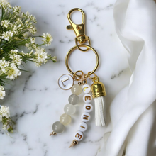 Carica l'immagine nel visualizzatore di Gallery, Schlüsselanhänger Taschenanhänger mit Namen personalisiert gold schwarz rosa weiß blau