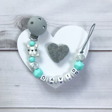 Lade das Bild in den Galerie-Viewer, Schnullerkette personalisiert Silikon Junge grau türkis