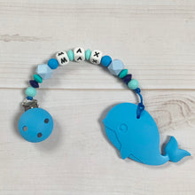 Lade das Bild in den Galerie-Viewer, Beißringkette personalisiert mit Namen Junge