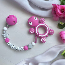 Lade das Bild in den Galerie-Viewer, Beißkette mit Namen Mädchen Silikon pink grau