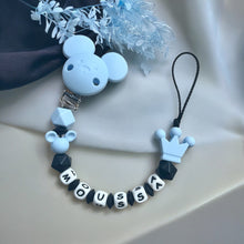 Lade das Bild in den Galerie-Viewer, Schnullerkette mit Namen Junge Silikon schwarz blau Mickey Maus