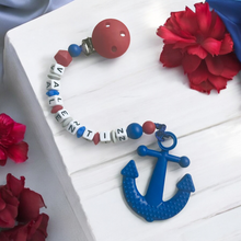 Lade das Bild in den Galerie-Viewer, Baby Beißkette Beißring personalisiert mit Namen Junge Silikon blau rot Anker