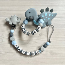 Lade das Bild in den Galerie-Viewer, Schnullerkette Set Junge Silikon mit Namen Dino