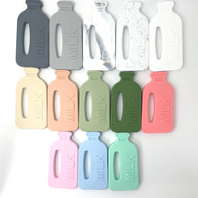 Lade das Bild in den Galerie-Viewer, Schnullerkette Set mit Namen Junge Silikon blau weiß