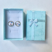 Lade das Bild in den Galerie-Viewer, Edelstahl Ohrringe Ohrstecker gold silber roségold Farbauswahl Blumen Geschenk Schmuck