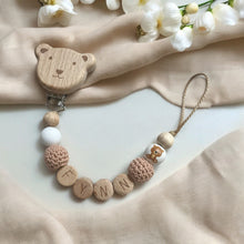 Lade das Bild in den Galerie-Viewer, Schnullerkette mit Name Junge neutral Silikon Holz