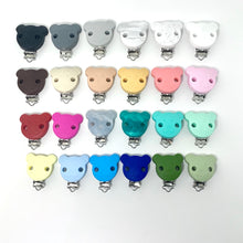 Lade das Bild in den Galerie-Viewer, Schnullerkette mit Namen Junge Silikon Bär schwarz weiß