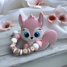 Lade das Bild in den Galerie-Viewer, Greifring mit Namen Mädchen