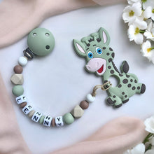 Lade das Bild in den Galerie-Viewer, Beißkette Beißring personalisiert mit Namen Silikon Giraffe