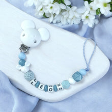 Lade das Bild in den Galerie-Viewer, Schnullerkette Junge personalisiert Silikon blau hellblau weiß Maus