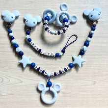 Lade das Bild in den Galerie-Viewer, Schnullerkette mit Namen Set Silikon Junge Blau Maus