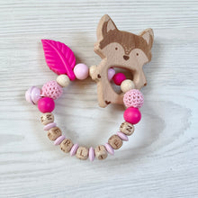 Lade das Bild in den Galerie-Viewer, Beißring Greifring mit Namen Mädchen rosa