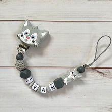Lade das Bild in den Galerie-Viewer, Schnullerkette mit Namen Silikon Junge Fuchs grau