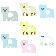 Lade das Bild in den Galerie-Viewer, Beißring Greifring Greifling mit Namen Junge Silikon Holz Bär