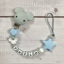 Lade das Bild in den Galerie-Viewer, Schnullerkette Junge personalisiert mit Namen Silikon