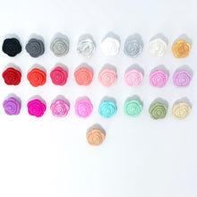 Lade das Bild in den Galerie-Viewer, Schnullerkette mit Namen Mädchen Silikon schwarz beige braun leo