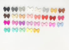 Lade das Bild in den Galerie-Viewer, Schnullerkette mit Namen Silikon rosa altrosa Maus