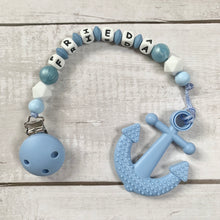 Lade das Bild in den Galerie-Viewer, Beißkette mit Namen Silikon für Jungen Anker blau