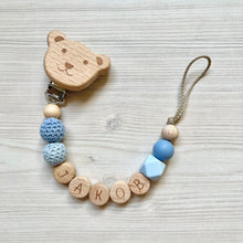 Lade das Bild in den Galerie-Viewer, Schnullerkette mit Namen Silikon Holz blau Teddy Bär