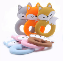 Lade das Bild in den Galerie-Viewer, Beißkette mit Namen Silikon Junge Fuchs