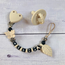 Lade das Bild in den Galerie-Viewer, Schnullerkette mit Namen Silikon schwarz rosa