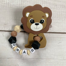 Lade das Bild in den Galerie-Viewer, Beißring Greifring Greifling mit Namen Silikon Löwe