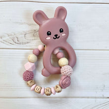 Lade das Bild in den Galerie-Viewer, Beißring Greifring Greifling mit Namen Hase