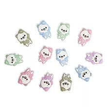 Lade das Bild in den Galerie-Viewer, Schnullerkette mit Namen Silikon Junge Bär beige grau