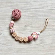 Lade das Bild in den Galerie-Viewer, Schnullerkette mit Namen Holz Silikon Regenbogen gehäkelt rosa Mädchen