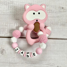 Lade das Bild in den Galerie-Viewer, Beißring Greifring Greifling mit Namen Silikon Mädchen