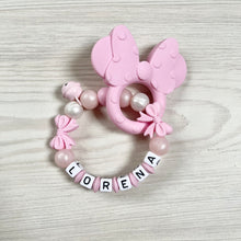 Lade das Bild in den Galerie-Viewer, Beißring Greifring Greifling mit Namen Mädchen Maus Silikon rosa